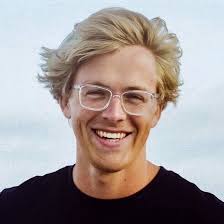 Max M.